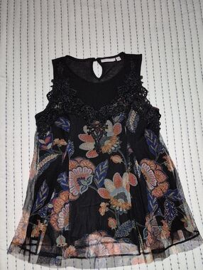 🌼4/$10 - LC Lauren Conrad Black Keyhole Neck Tee